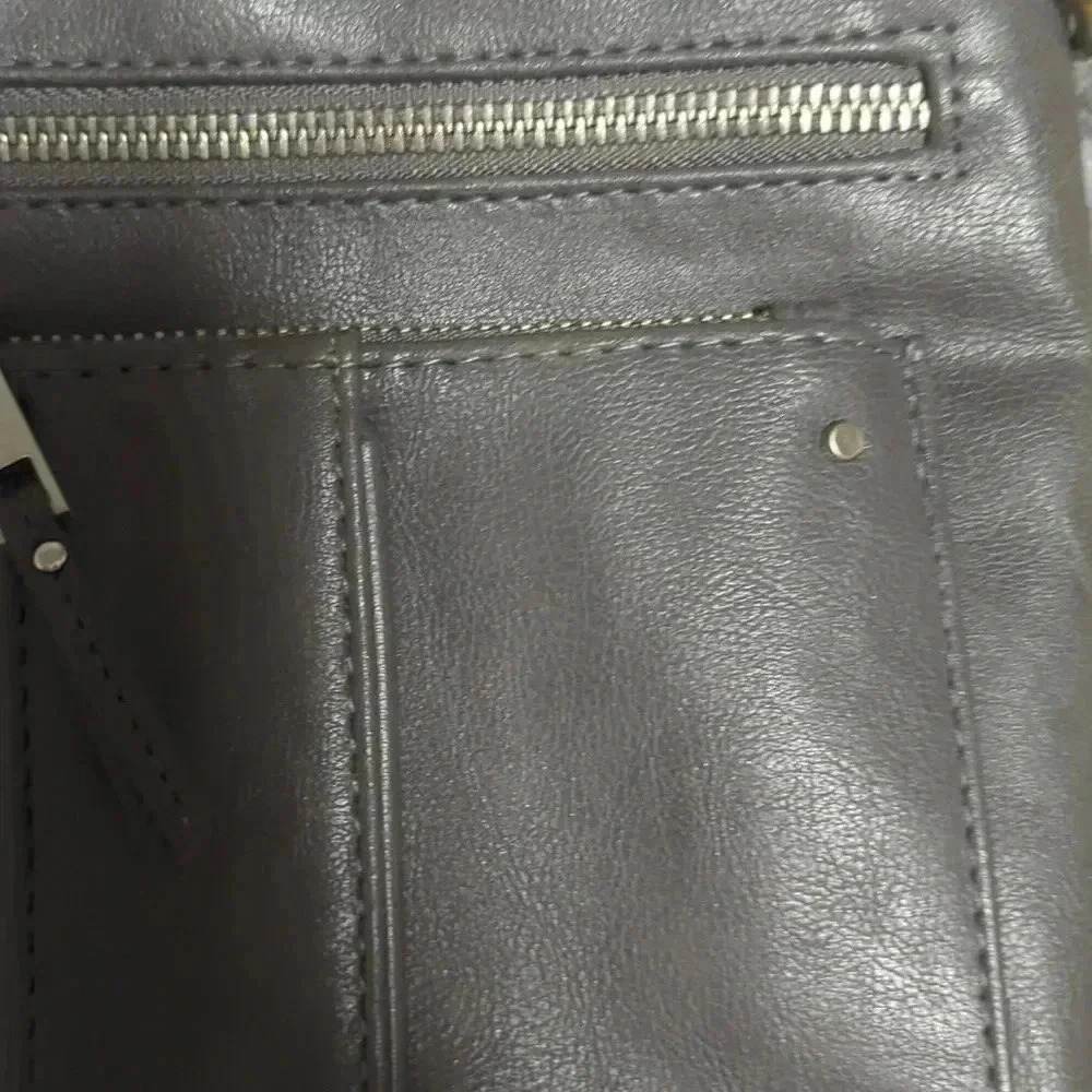 Grey Faux Leather Crossbody with Chain Strap NWOT - Picture 9 of 9